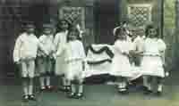 School children in 1914, but who are they?