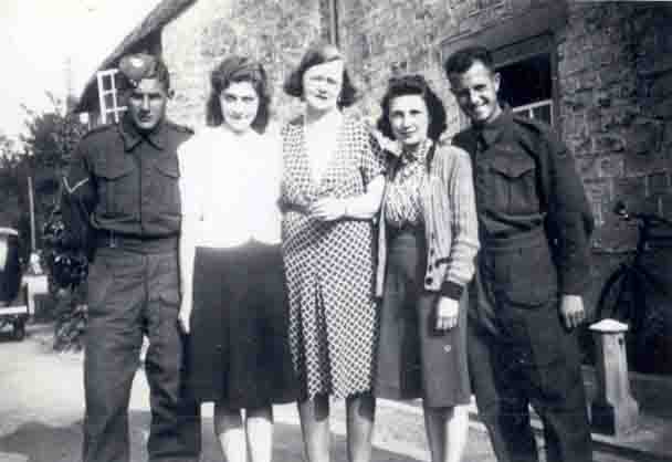 Pat, Kath, Aunty Gladys, Ella & Fred Moore (Old Kent Road)