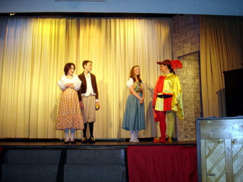 Amy van Zyl, Tom Wilson, Emma Batchelor, and Katy Woodrow as The Pied Piper
