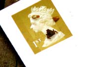 080910-Baby_spider_crab,_two_grains_of_sand_and_a_stamp-Gordon_Gleave